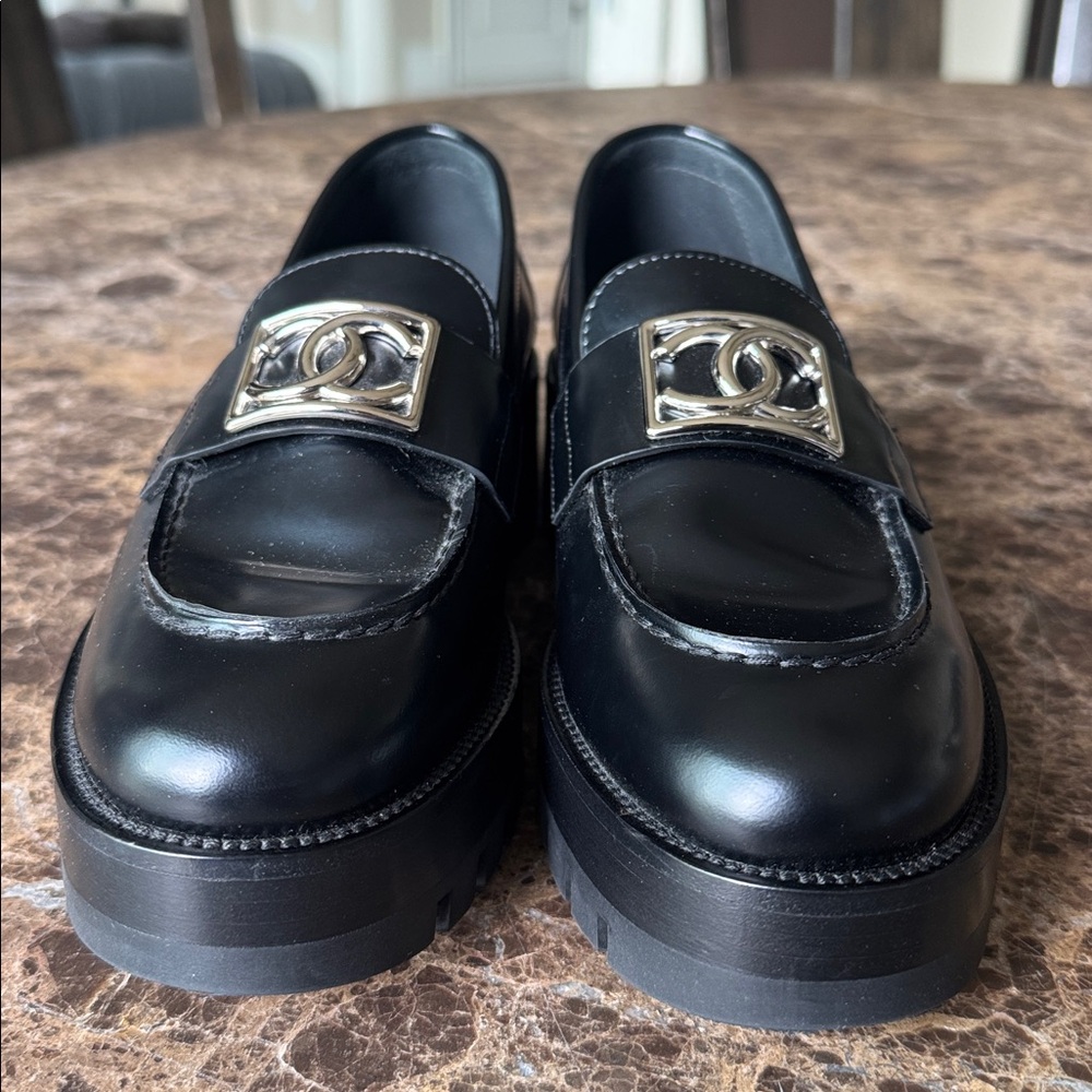 Chanel black shiny calf loafers moccasins chunky flats silver logo sz 37.5 - Picture 8 of 12